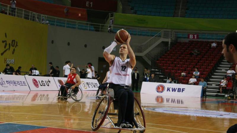Wheelchair basketball player doing s free shot
