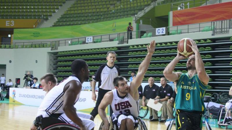 Australia have retained their title at the 2014 World Wheelchair Basketball Championships in Incheon, South Korea, by beating the USA.