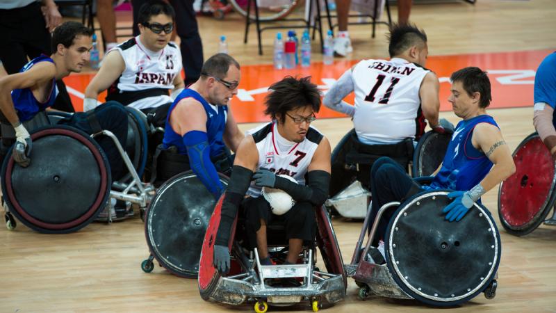 Daisuke IKEZAKI, Japan keeps the ball protected