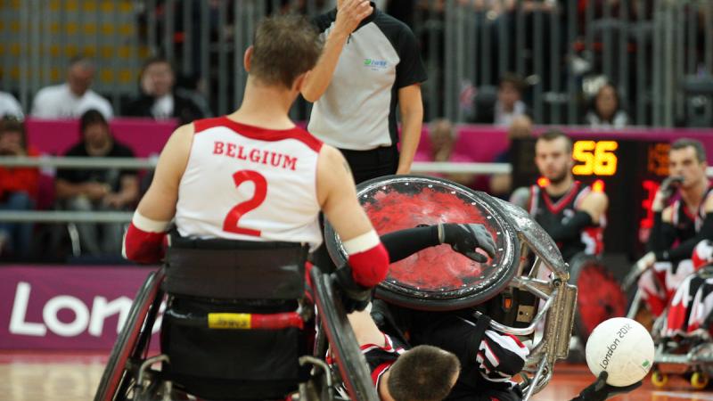 Peter GENYN, Belgium with a massive hit on a Canadian player