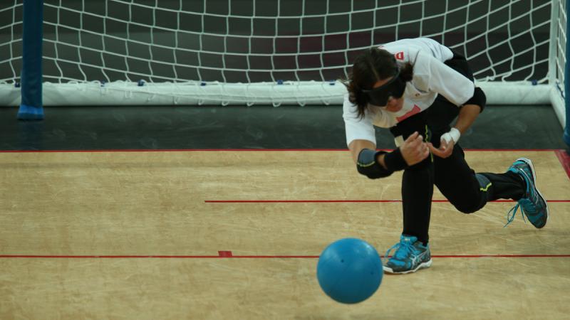 Karina JORGENSEN, Denmark releases the ball 