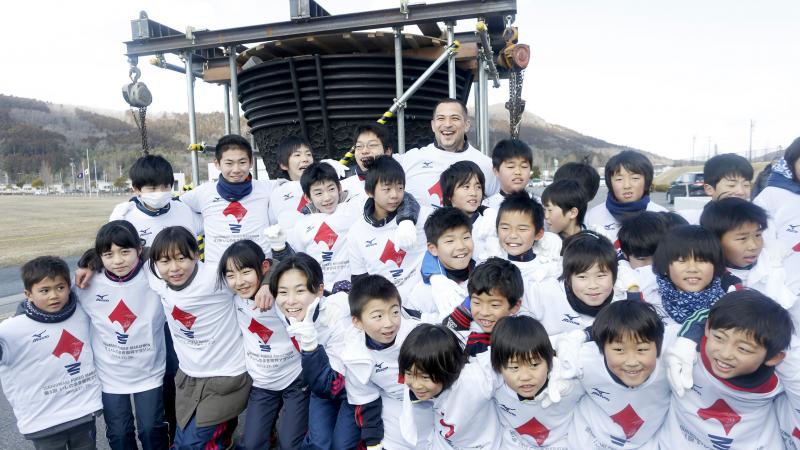 Tokyo 2020 Sports Director Koji Murofushi meeting with local junior high school and high school students in Ishinomake.