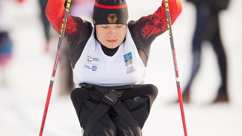 Women in sit ski