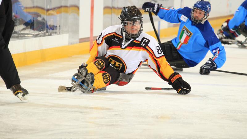 Man on ice sledge hockey makes a turn