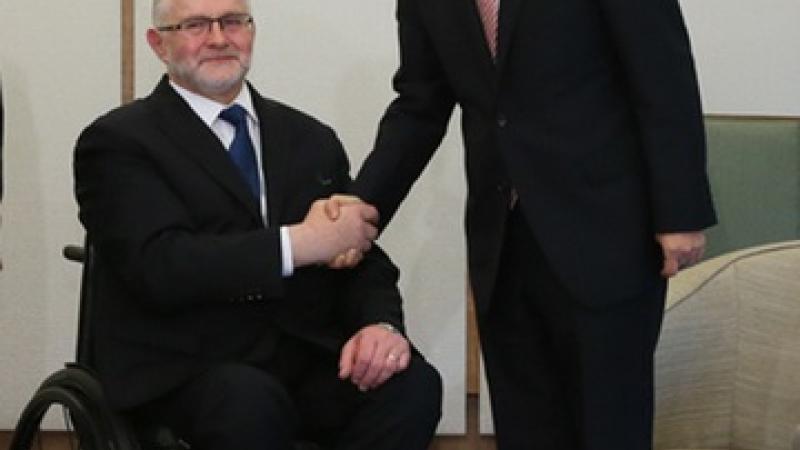 IPC President Sir Philip Craven met Japan's Prime Minister Shinzo Abe to discuss preparations for the Tokyo 2020 Paralympic Games.