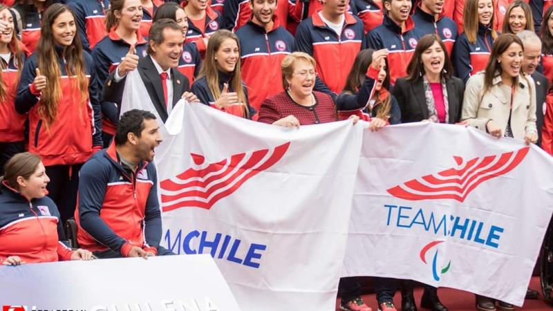 Michelle Bachelet, the President of Chile, with athletes.