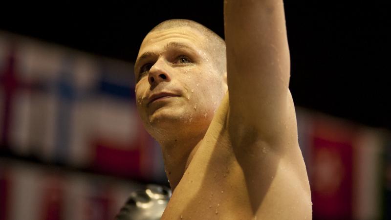 A swimmer says thank you to the crowds at the para-swimming World Championships in 2015