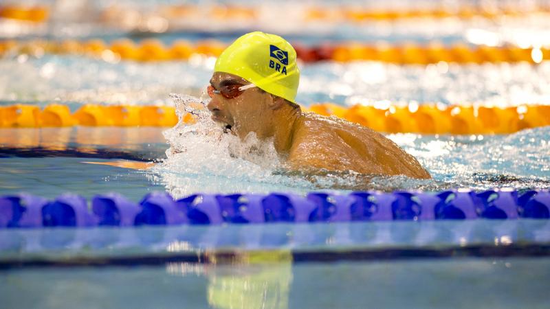 Daniel Dias competes in the Men's 100m Breaststroke SB4 at the 2015 IPC Swimming World Championships in Glasgow