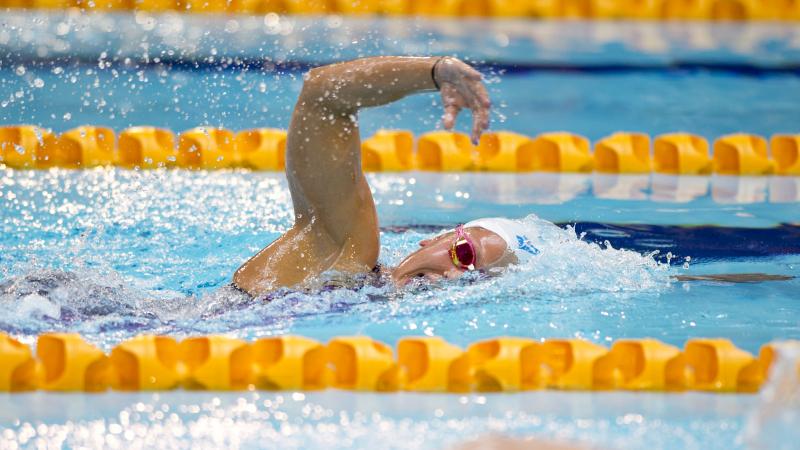 Elodie Lorandi, France, doing the freestyle