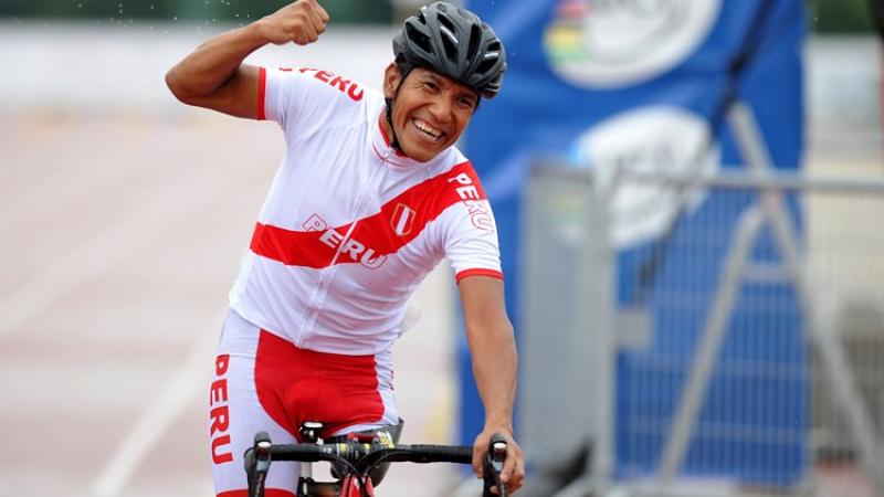 Peru's Israel Hilario Rimas celebrates gold at the 2015 UCI Para-Cycling Road World Championships.