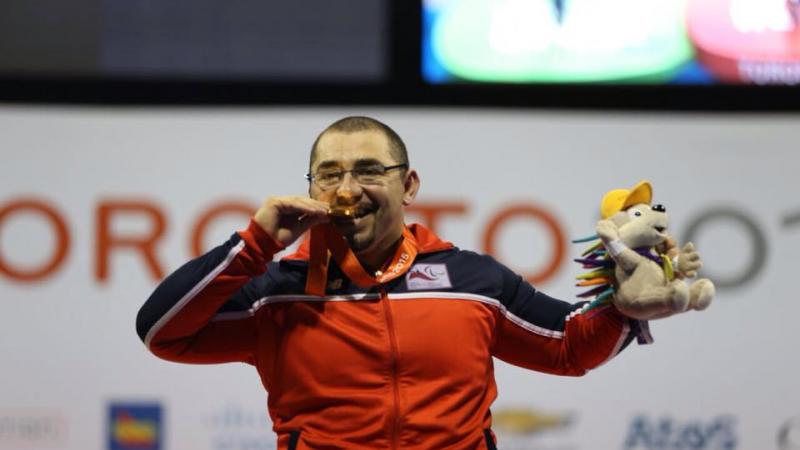 Chile's Juan Garrido Acevedo celebrates winning Toronto 2015 powerlifting gold.