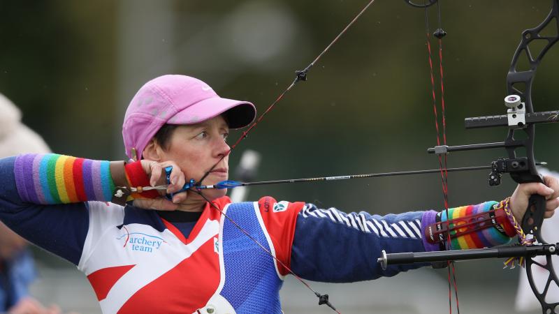 Female archer competing 