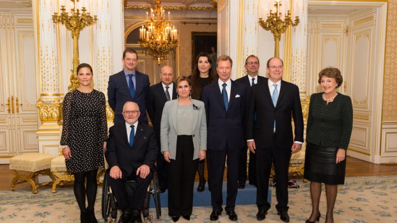Group photo of people in a impressice hall