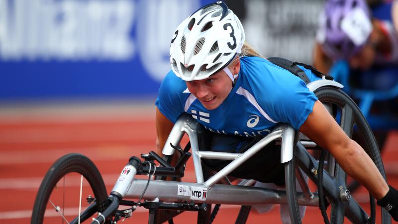 Female wheelchair racer