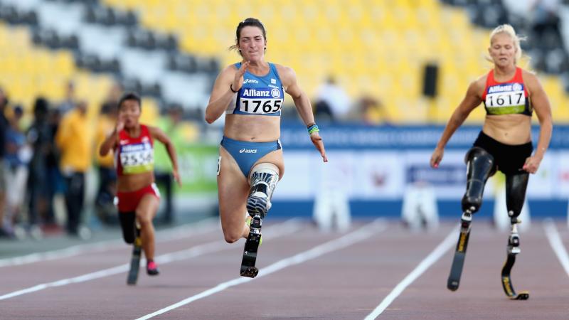 Finish of a sprint with three women