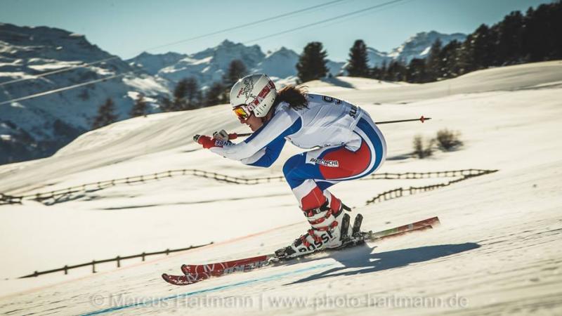 A standing skier retains an aerodynamic position