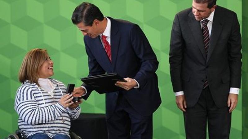 Paralympic champion Amalia Perez was presented with her third National Sports Award by Enrique Pena Nieto, President of Mexico.