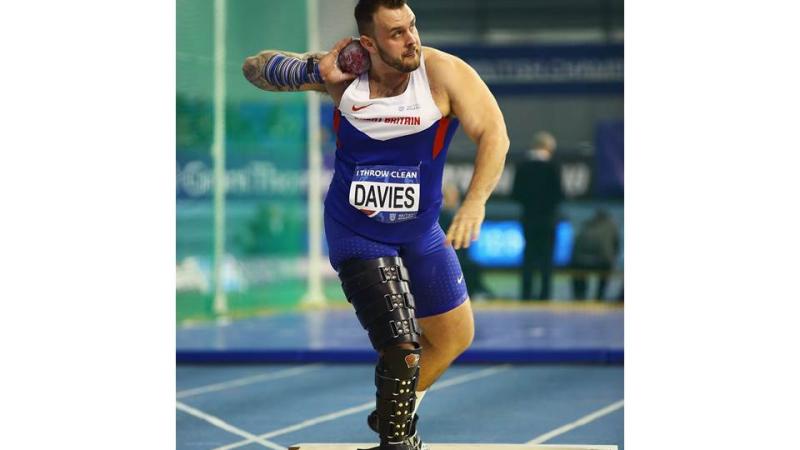 Man with prosthetic leg doing shot put