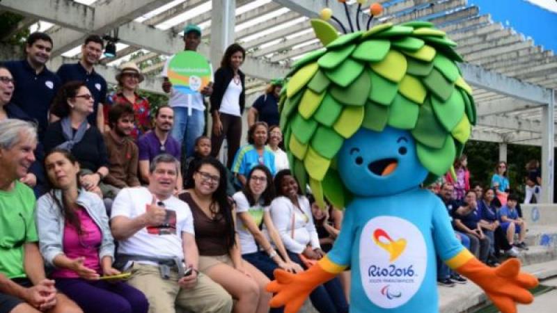 Rio 2016 Paralympic Games mascot Tom warmed up the crowd at the Paralympic Festival.