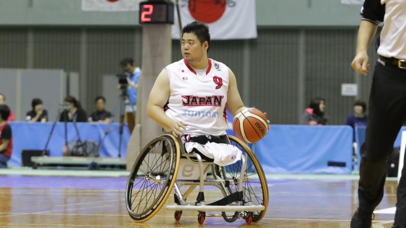 Man in wheelchair chases basketball