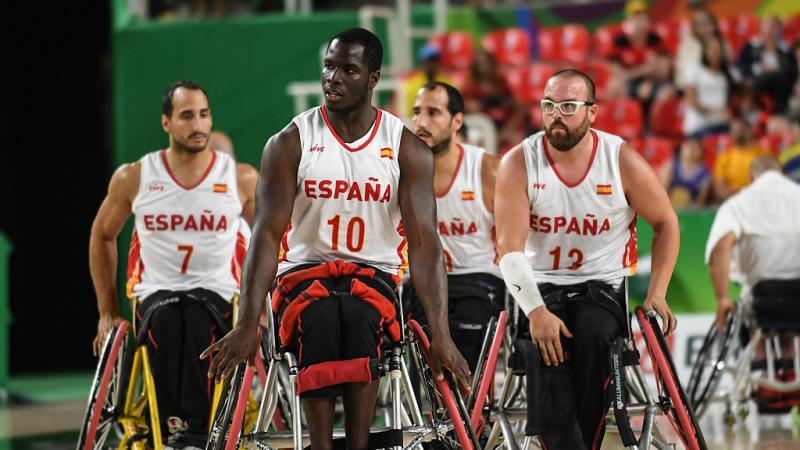 wheelchair basketball players 
