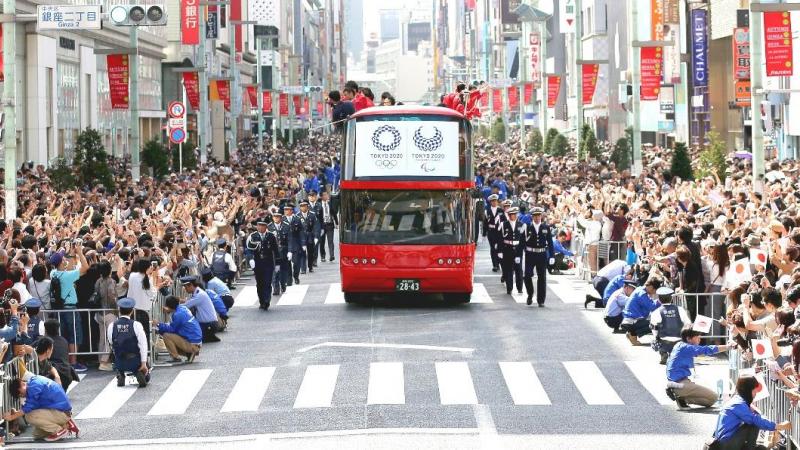 An estimated 800,000 people took Tokyo’s streets to welcome the 87 Japanese Olympic and Paralympic medallists from Rio 2016.