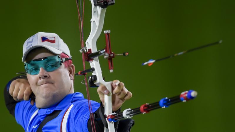 David Drahoninsky shooting an arrow