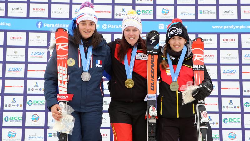 Picture of three female skiers on the podium.