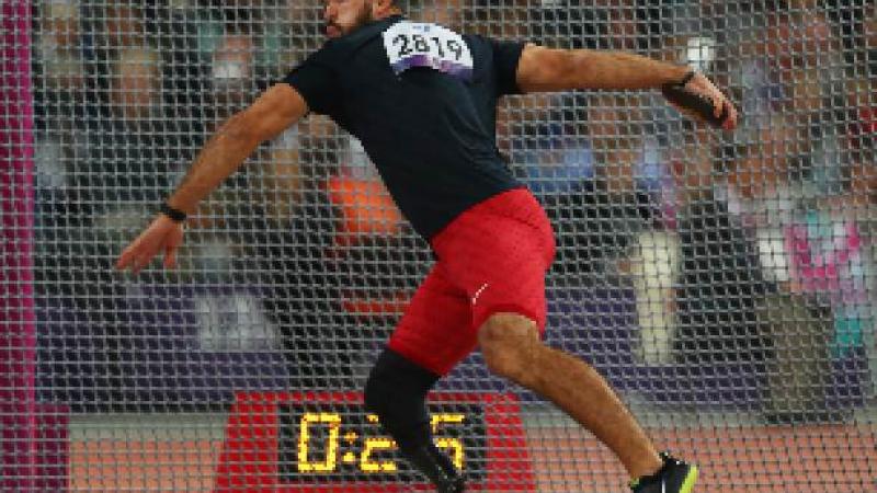 A picture of a man throwing a discuss