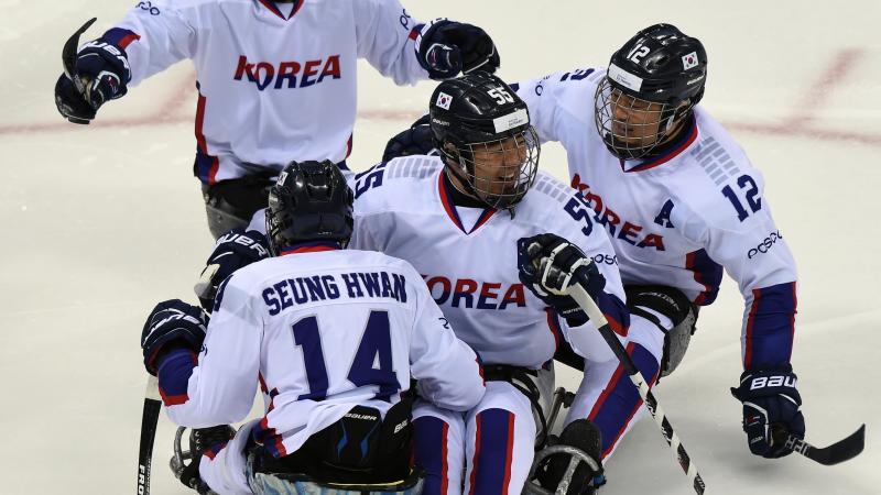 Para ice hockey players celebrate victory