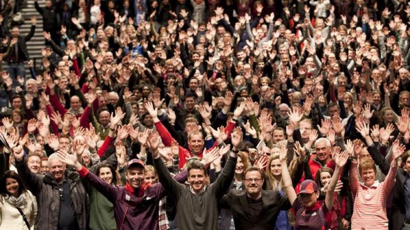 London volunteers with arms outstretched