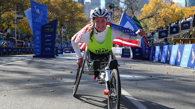 USA's Tatyana McFaden celebrates after winning the 2016 New York Marathon. 