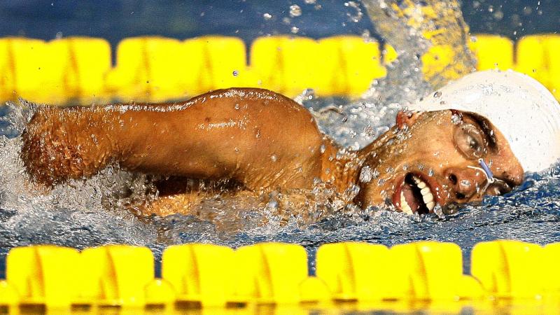 a para swimmer moves through the water