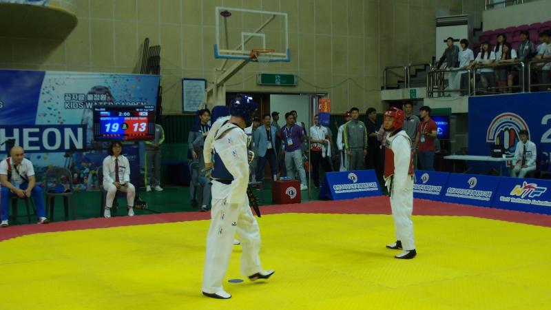 two Para taekwondo fighters prepare to fight