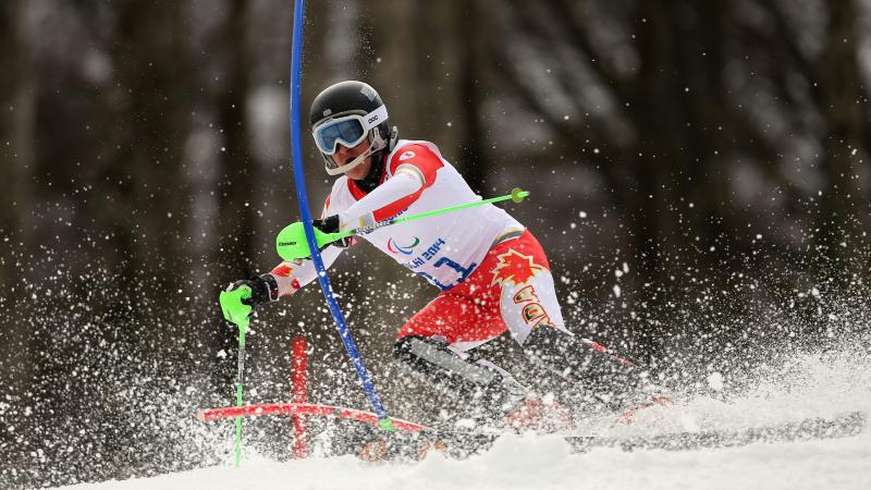 Mac Marcoux a male Para skier