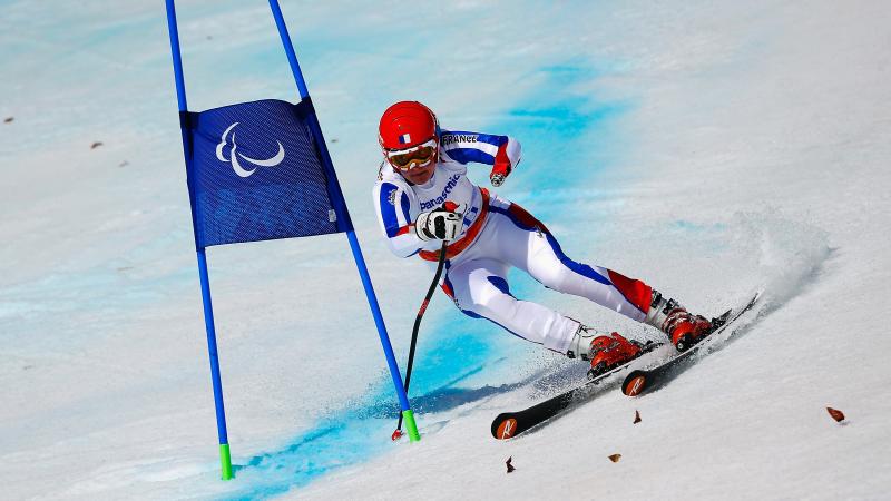 a female Para skier