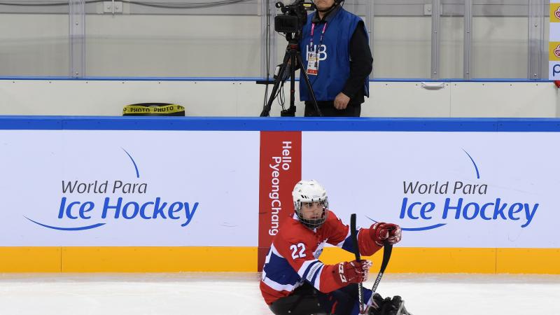 a Para ice hockey player