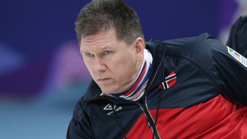 a male wheelchair curling player