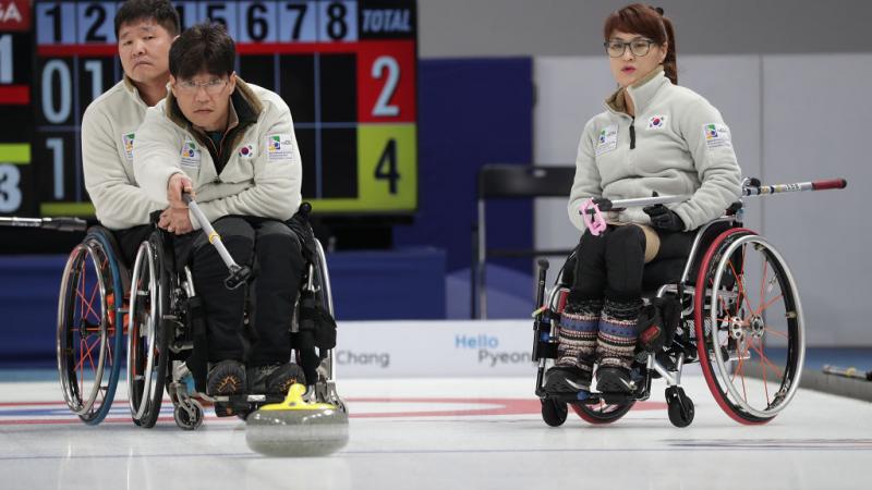 a male wheelchair curling player
