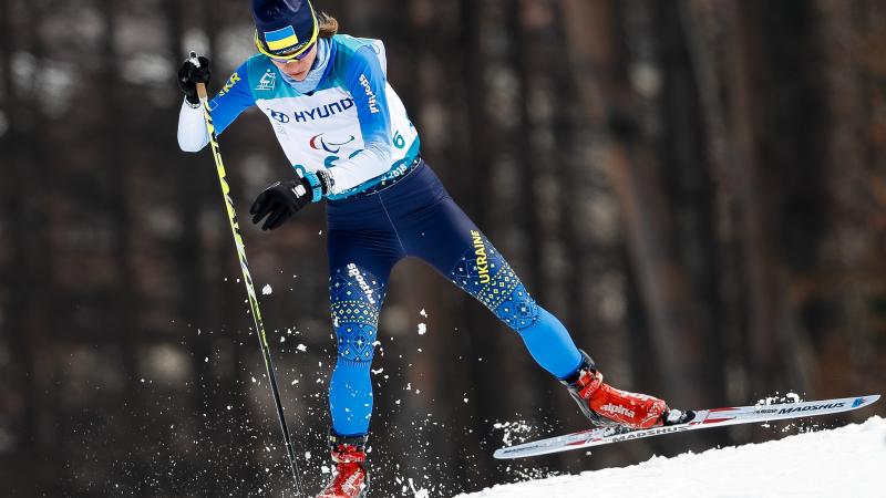 a female Para cross-country skier