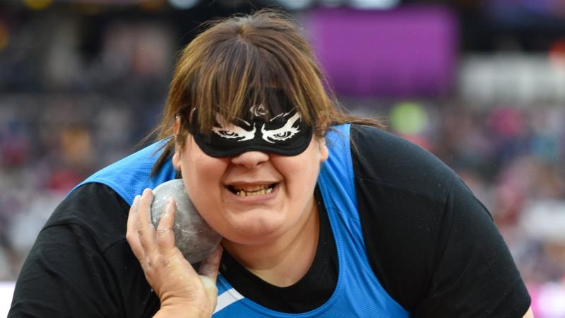 Assunta Legnante conmpeting in the shot put at the London 2017 World Para Athletics Championships