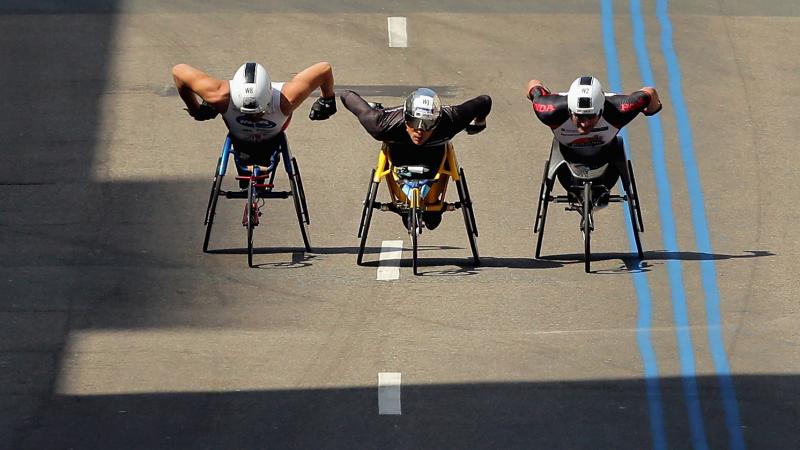 Marcel Hug leading the Boston Marathon