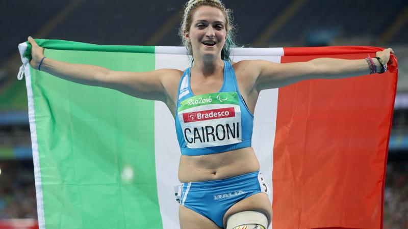 Athlete showing the Italian flag