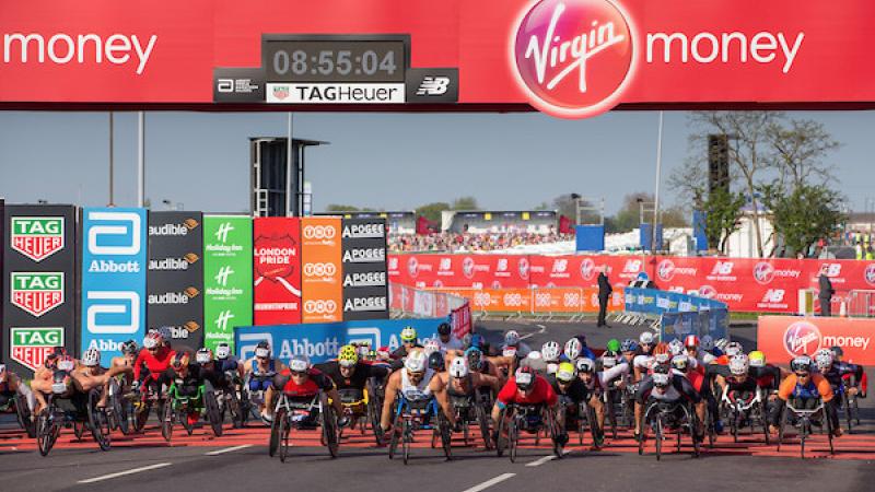 Wheelchair races starting the London Marathon