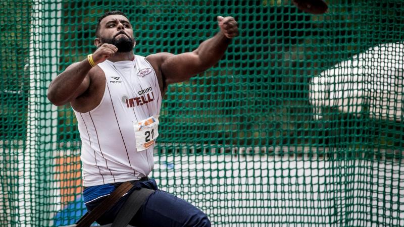 Athlete in a chair throws the discus