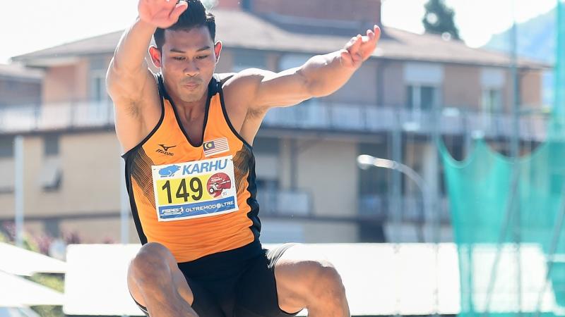 Malaysian long jumper leaps to win