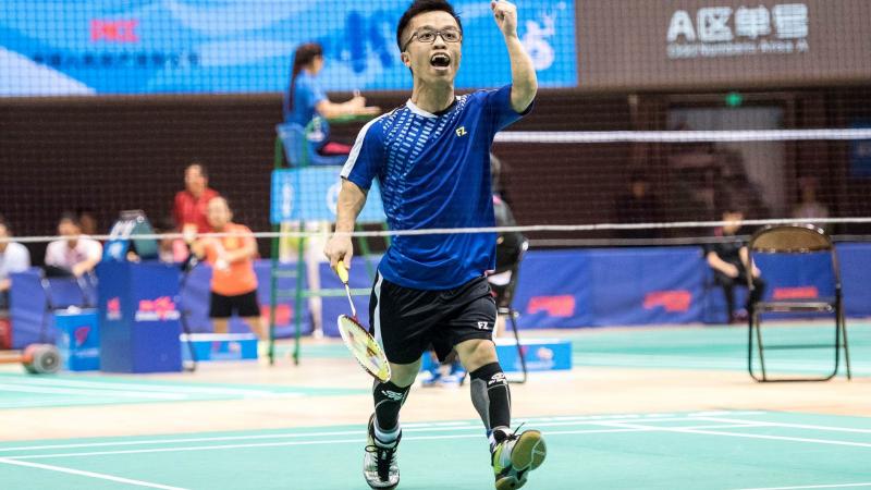 a male Para badminton player of short stature on the court