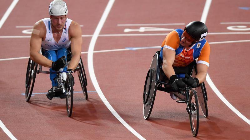 two male wheelchair racers, Leo Pekka Tahti and Kenny van Weeghel, line up on the start line