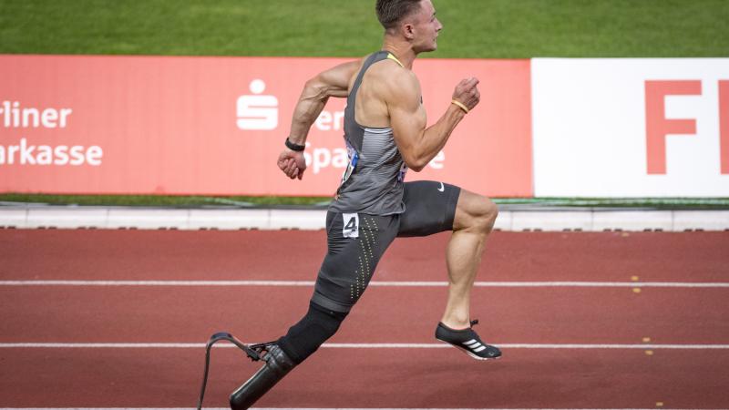 male Para sprinter Felix Streng running in a race