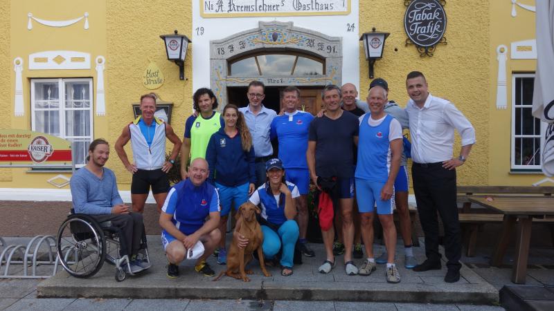 Group of rowers with and without an impairment pose for a photo